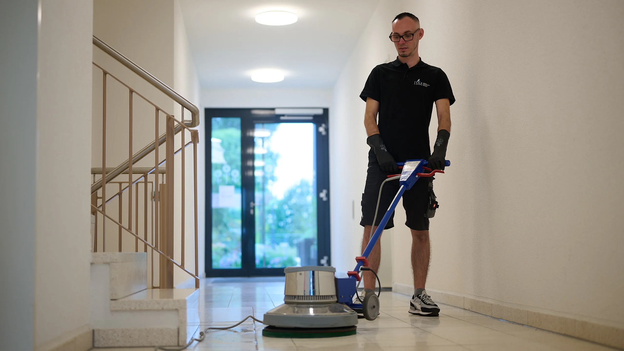 Gewerbliche, professionelle Grundreinigung und Sonderreinigung in Düsseldorf und Umgebung.