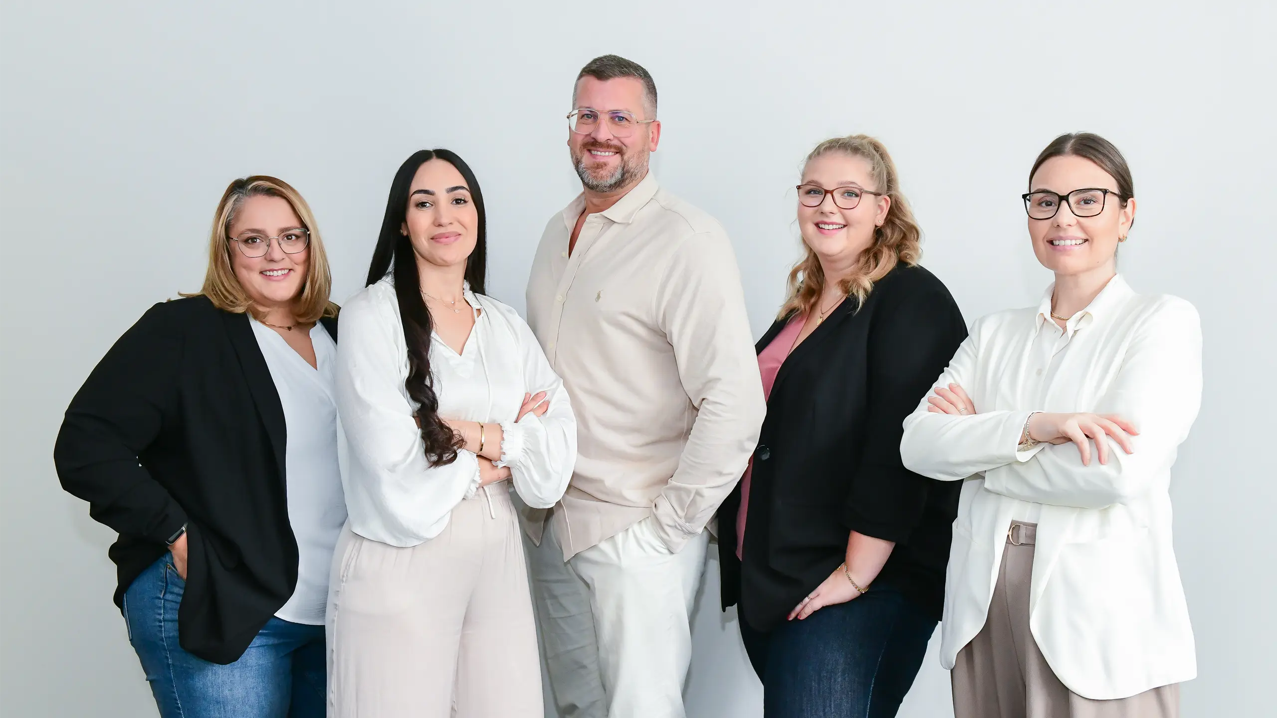 Team von Immobilien Service Mauss – engagierte Mitarbeitende, die gemeinsam für Qualität im Facility Management, in der Gebäudereinigung und für attraktive Karrierechancen stehen.